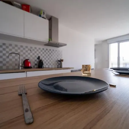 Apartment Equipe Climatise Terrasse Hopital De La Timone *
